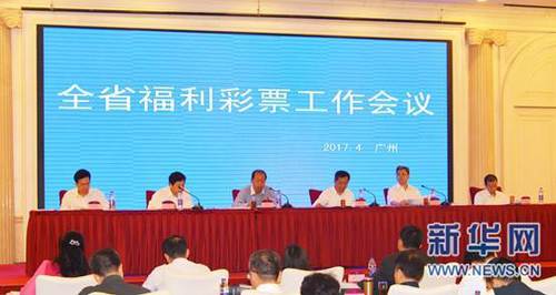 意大利足球记者马尔科-孔特里奥在接受Raisport采访时，透露尤文正在尝试租借曼城中场菲利普斯。
